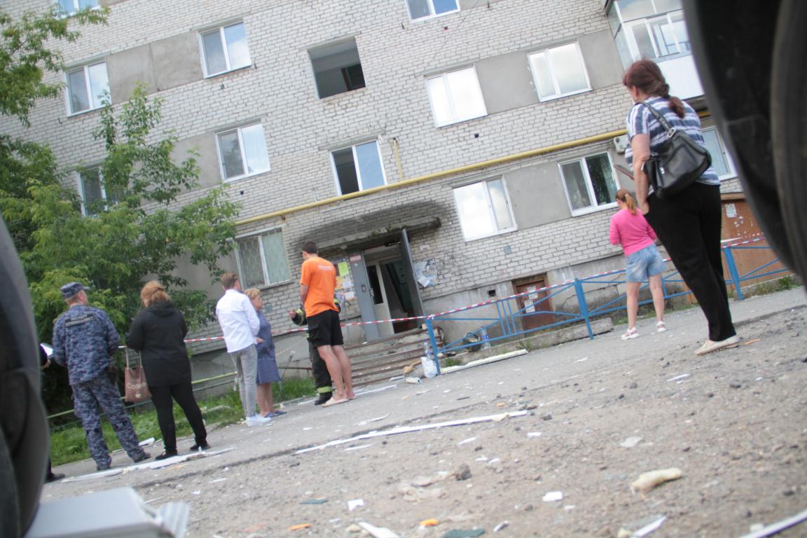 Фотоотчет с места взрыва газа в многоквартирном доме в Серове