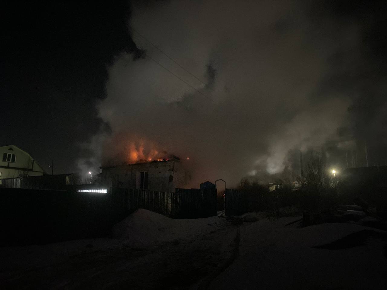 В ночном пожаре в Серове погиб человек