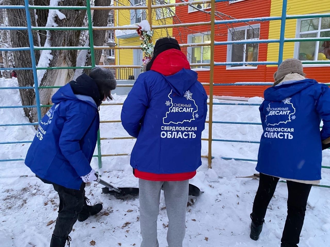 В Серове стартовал проект по уборке снега "Снежный десант". Волонтеры скажут спасибо за помощь и инвентарь