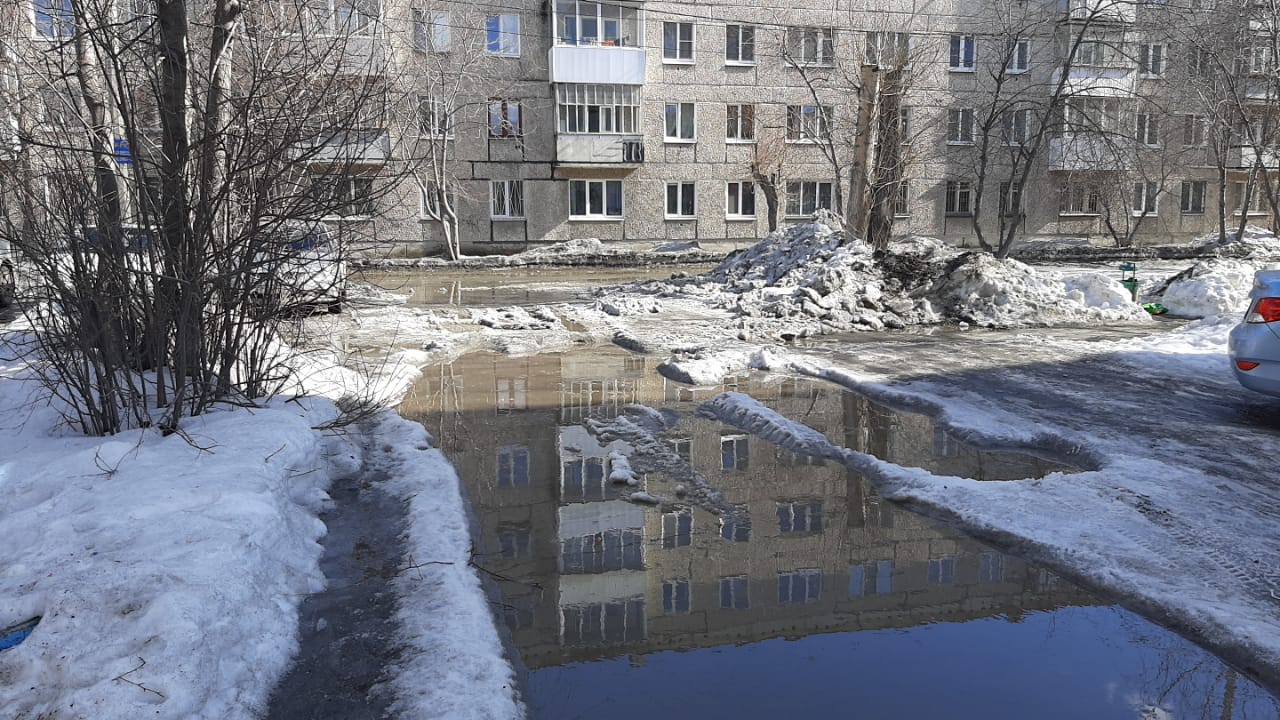 Не чищены. Город Серов первый разъезд. Морозков город Серов. Потоп в Серове. Харцызск во двор попала бомба.