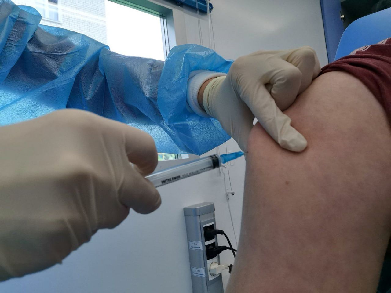 В поликлиники Серова поступила отечественная вакцина против гриппа