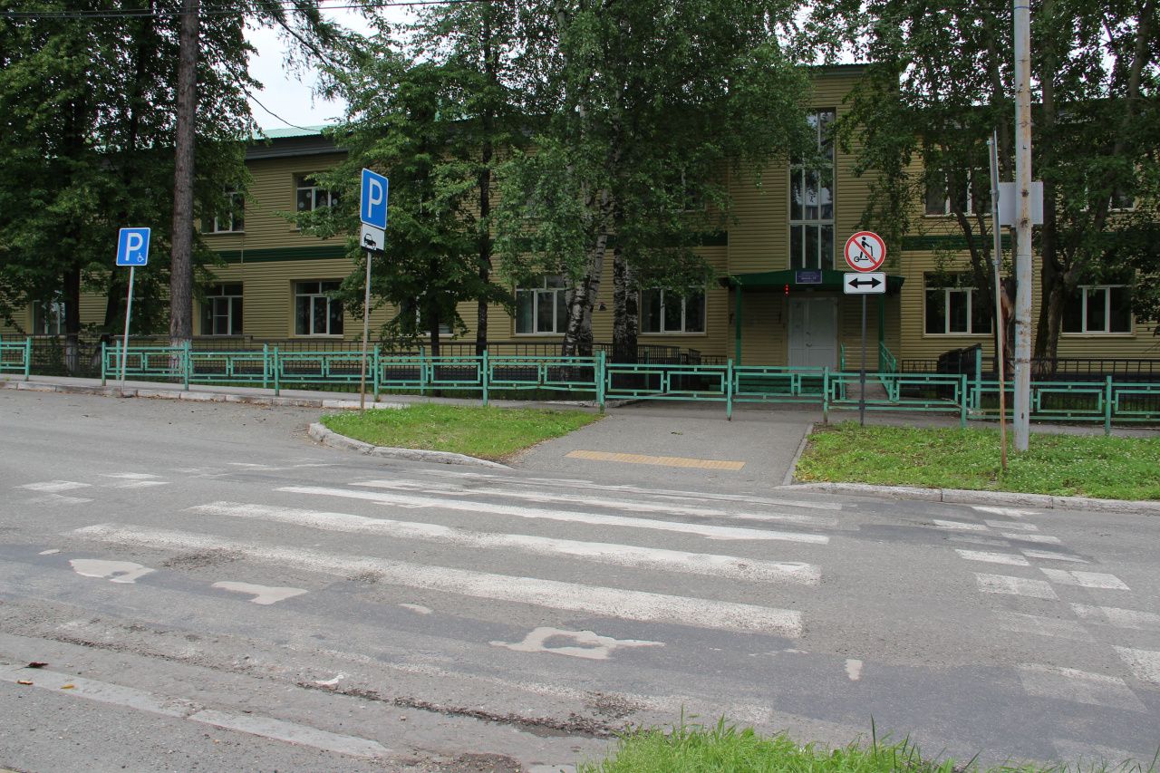 В центре Серова демонтировали два пешеходных перехода