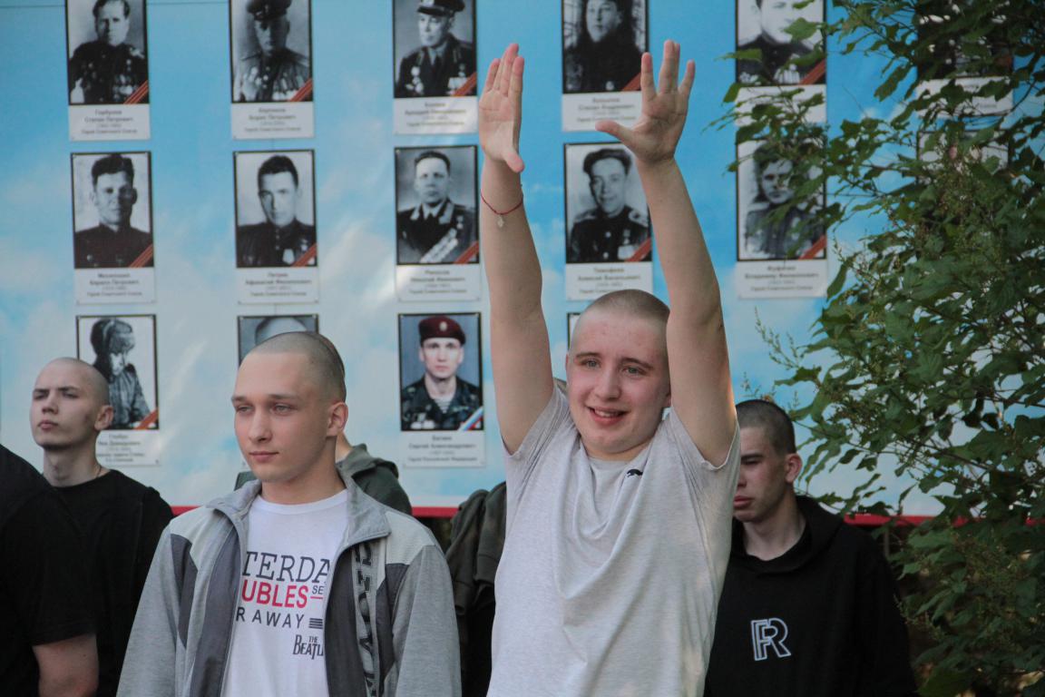 На службу в армию из Серова проводили 29 призывников
