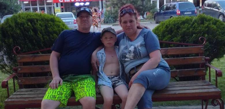 “Машины любил и под машиной погиб”. Родители рассказали о погибшем мальчике, которого сбили на проспекте Серова