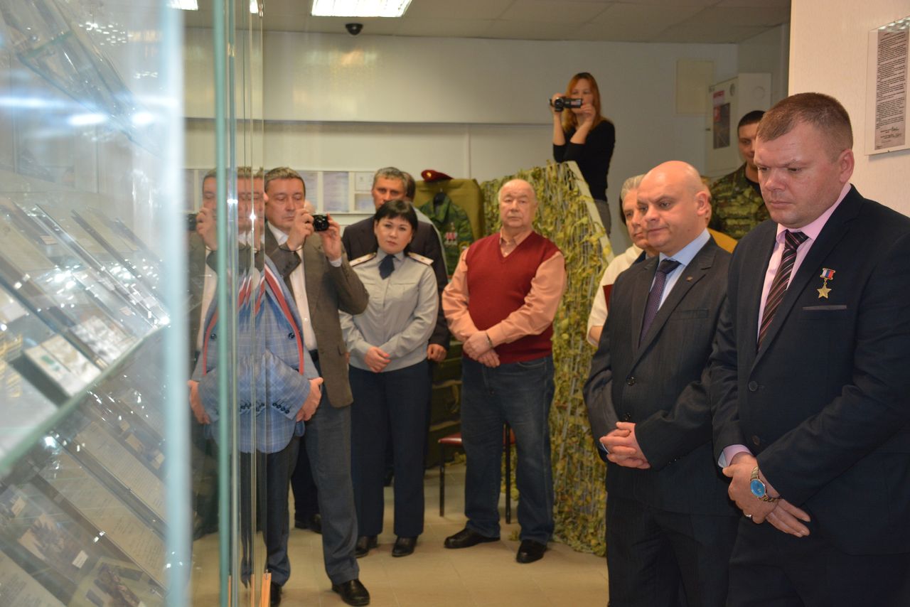 В столице Урала открылась выставка, посвященная памяти спецназовца Сергея Багаева, уроженца Серова