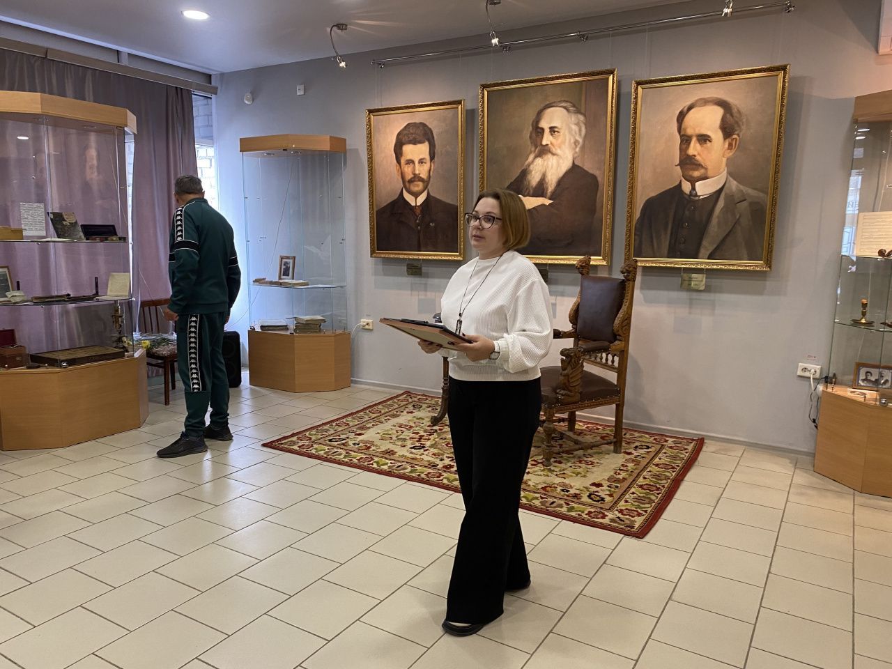 Горный хрусталь, “гениальное кресло” и другие экспонаты представил в Серове музей Краснотурьинска