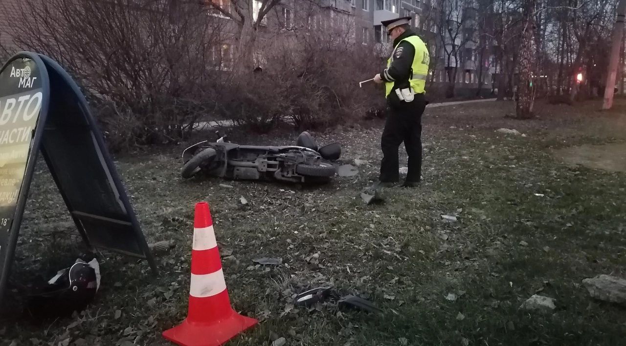 В Серове легковушка сбила 60-летнего мужчину на скутере | Происшествия |  СеровГлобус.ру