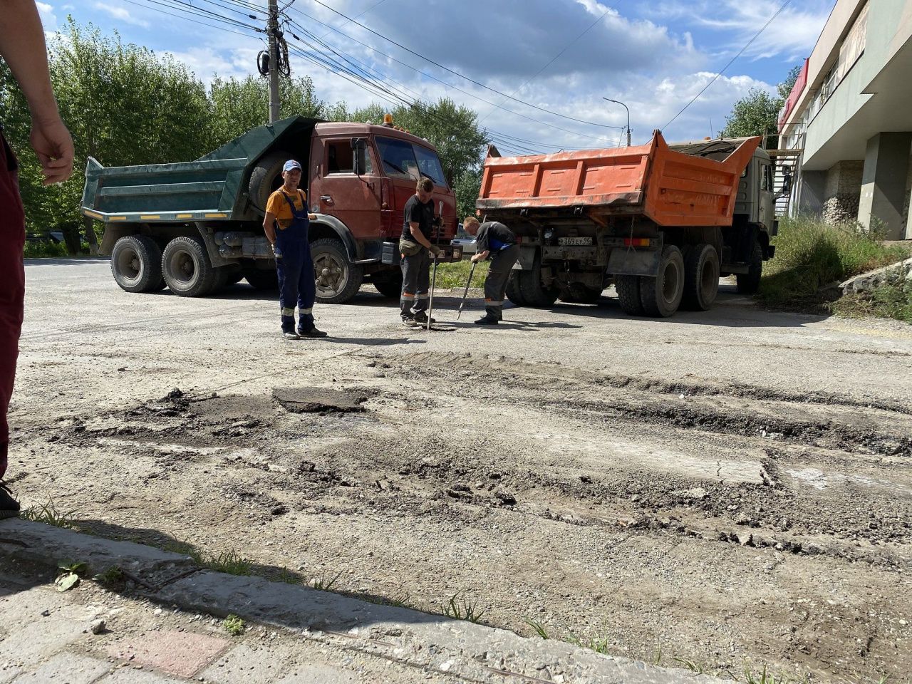 УКС вновь ищет подрядчика для ремонта асфальта во дворах Серова. Первая  закупка была отменена | Новости | СеровГлобус.ру