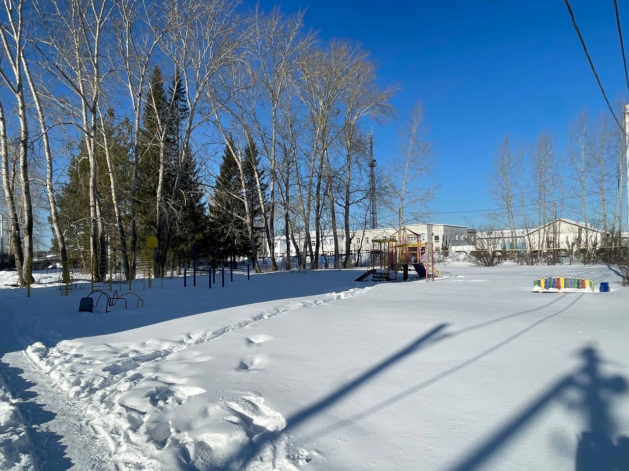 Власти Серова сдают в аренду участок с детской площадкой – под строительство магазина