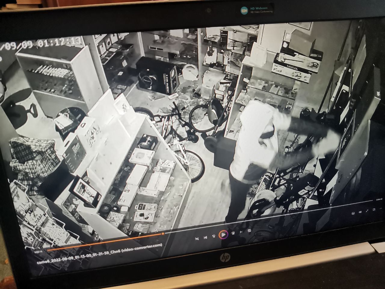 Серовчанина судят за кражу из комиссионного магазина электроники. Ночью разбил окно – вынес товар и кассу