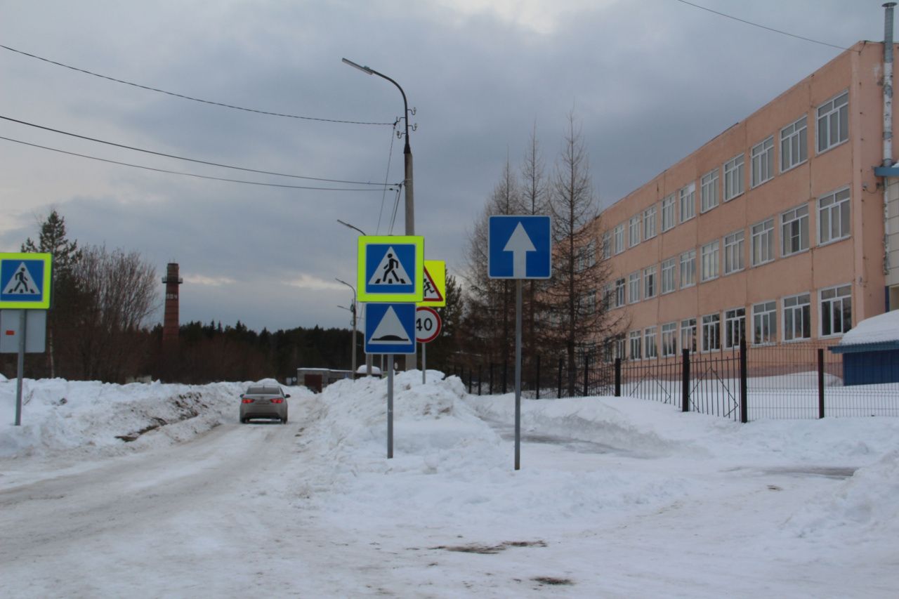Власти Серова рассказали, почему сделали улицу Вальцовщиков односторонней. Из-за этого возникли проблемы у жителей Фестивальной
