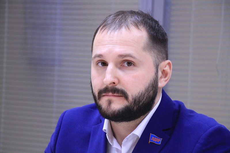 Константин Макаев - о роли местной ячейки партии в жизни малого города и конфликте с общественниками. Подкаст