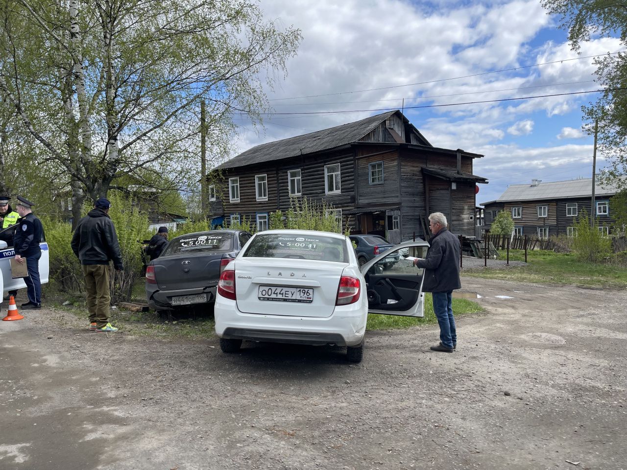 В Серове столкнулись два автомобиля такси одной компании. Пострадал человек