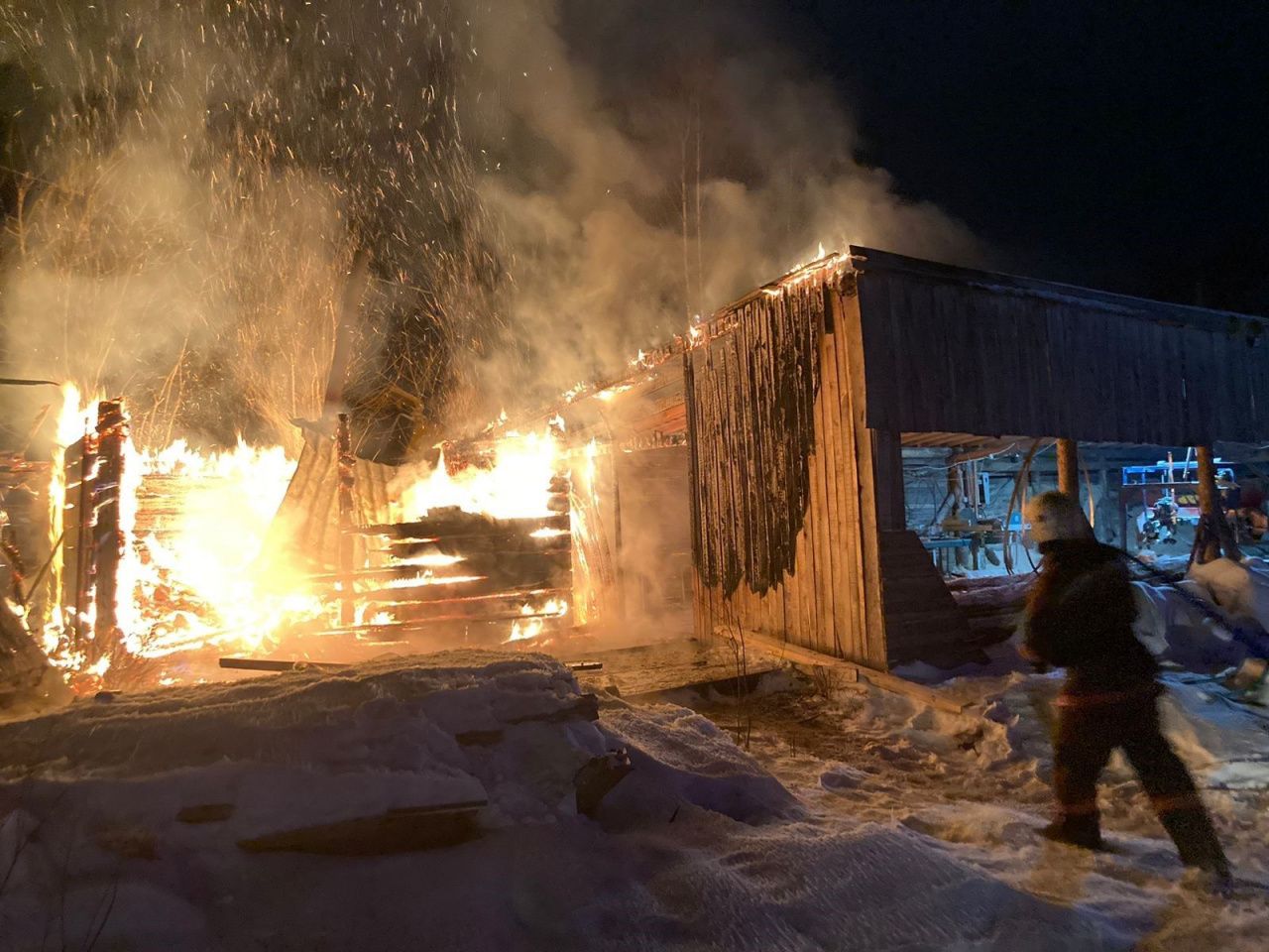 В Серове произошли три пожара. В одном случае возможно был поджог