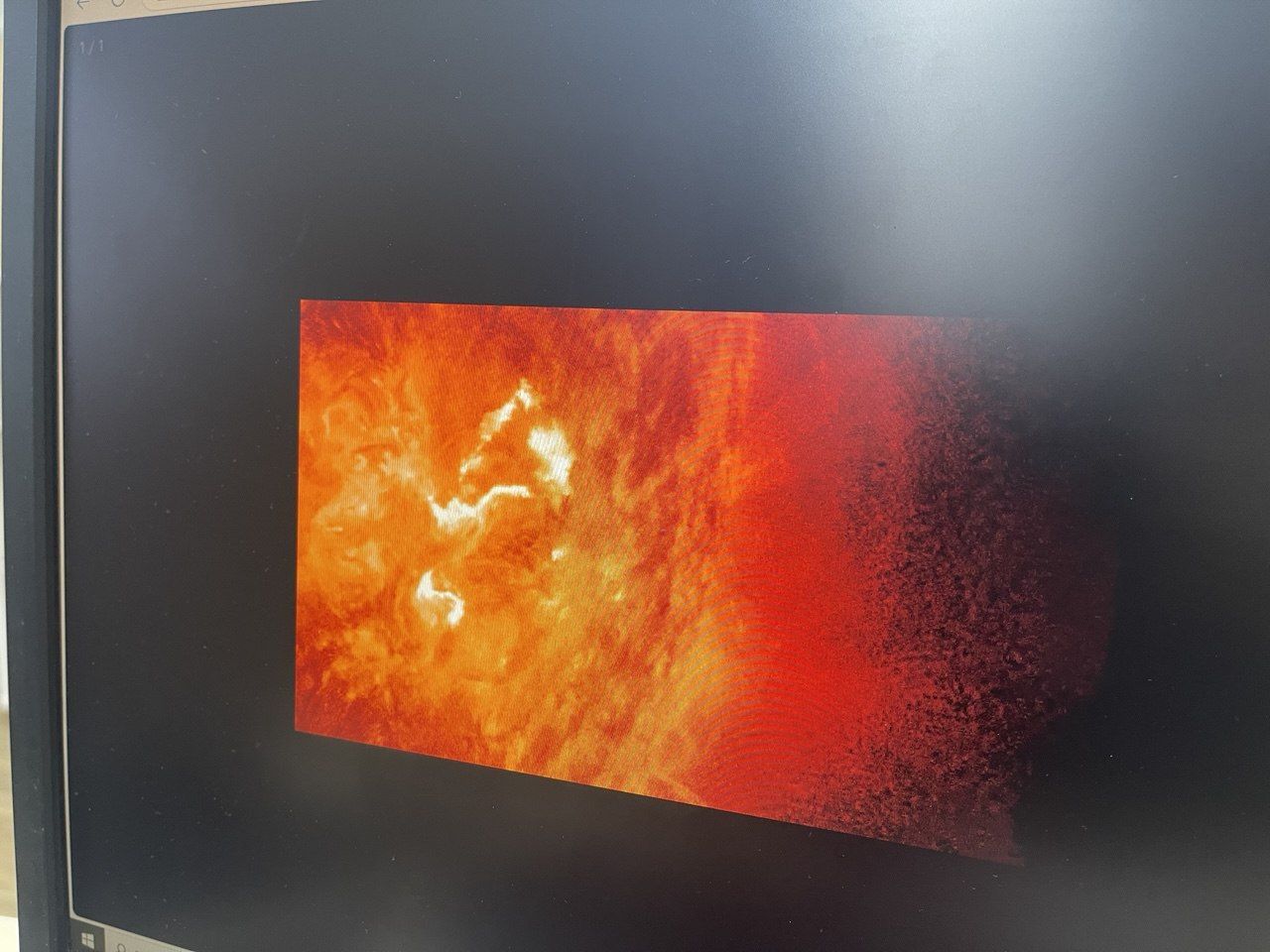 Из-за вспышки на Солнце могут быть магнитные бури и полярные сияния