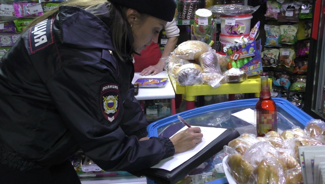 Полицейские в Серове составили протокол на продавца, которая продала несовершеннолетнему пиво