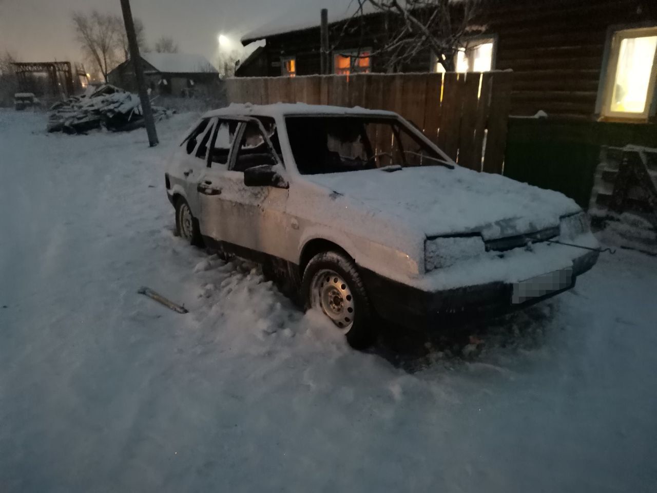 В преддверии Нового года в Серове горел автомобиль