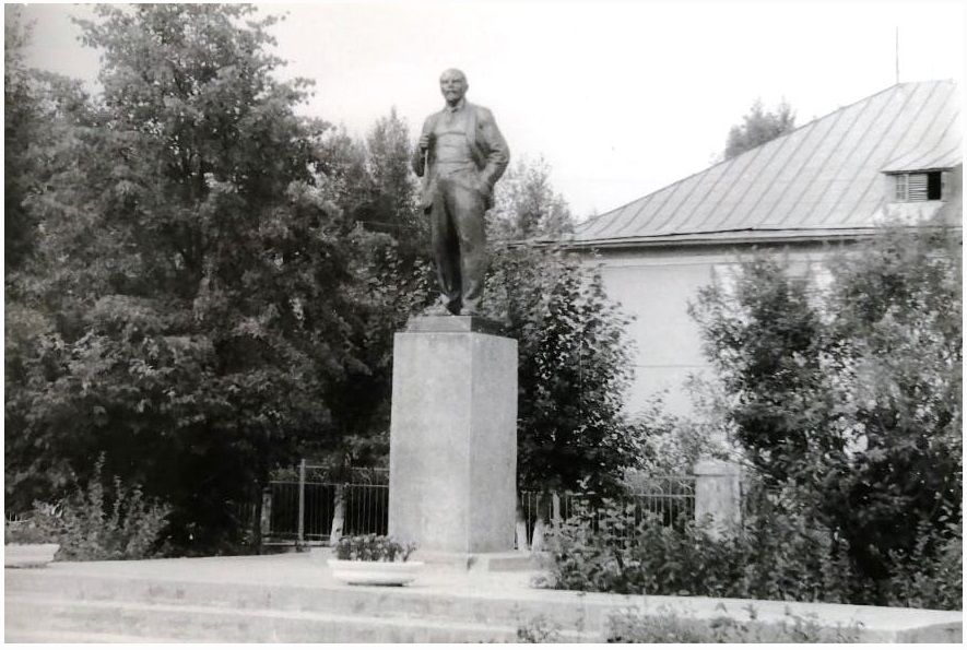 У памятника Ильичу, хранящегося в «Серовавтодоре», нет хозяина?
