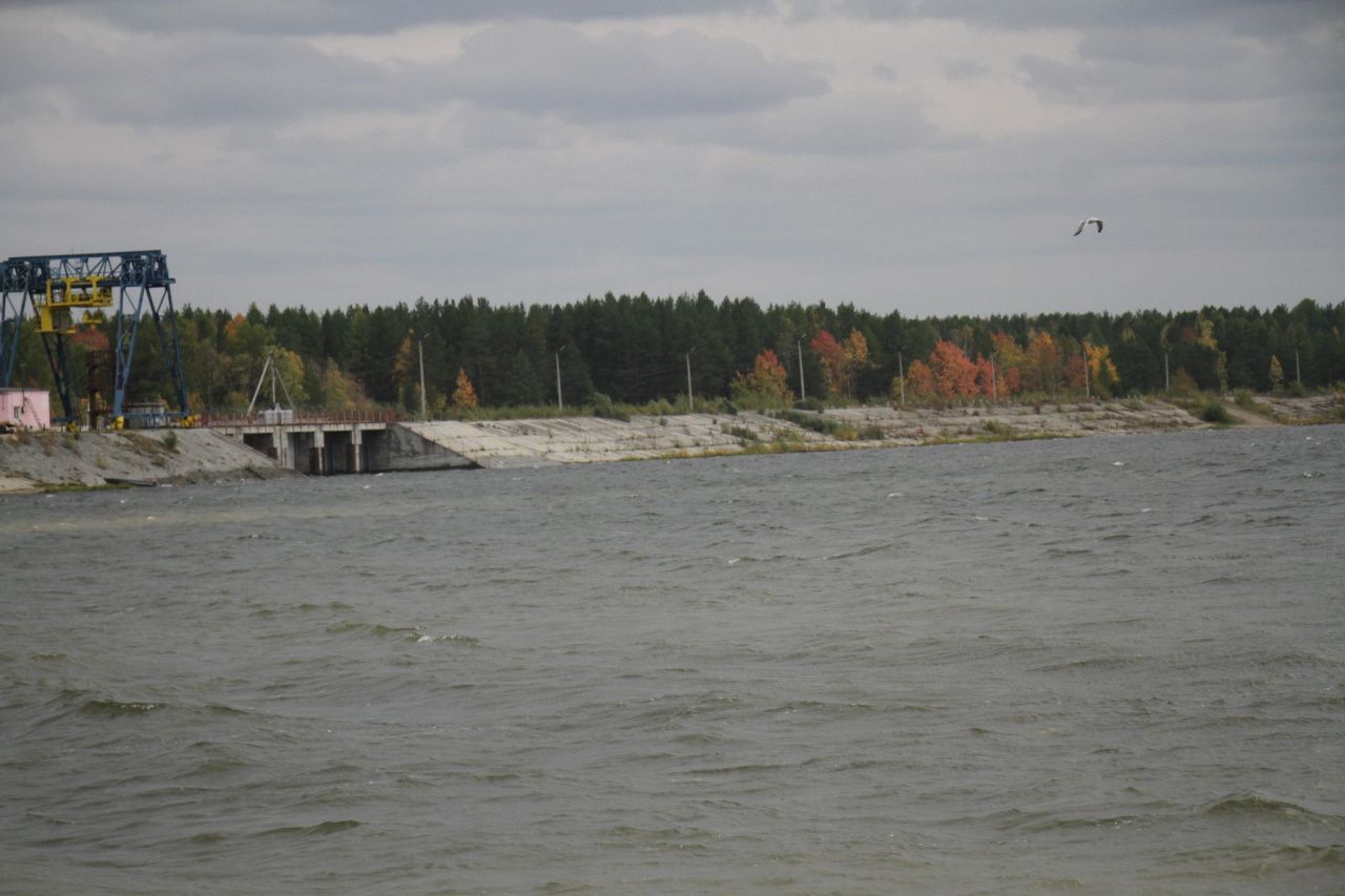 На серовском водохранилище уровень воды держат ниже критической отметки