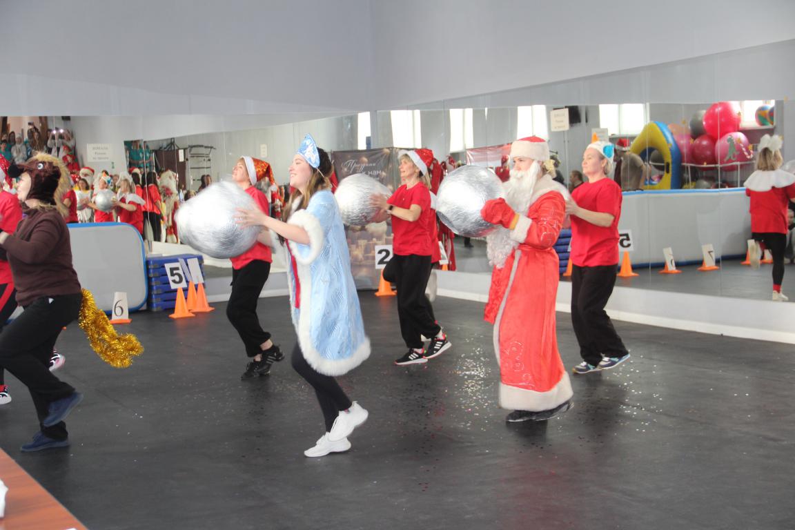 В Серове прошел юбилейный марафон Дедов Морозов