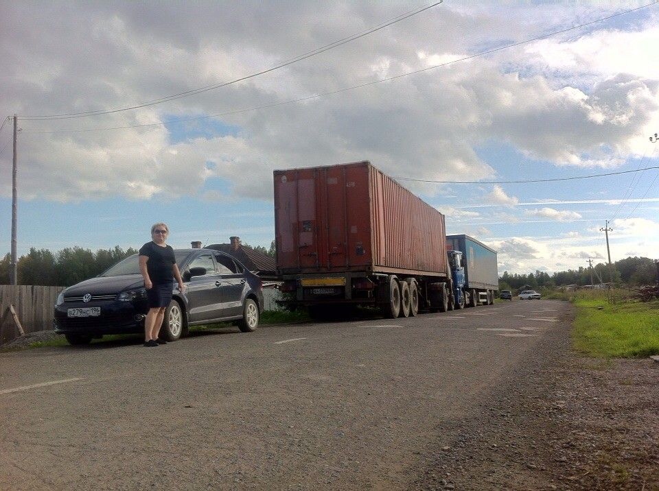 ГИБДД Серова продлила срок проверки по фурам, припаркованным на дороге в районе 2-ой Молочной