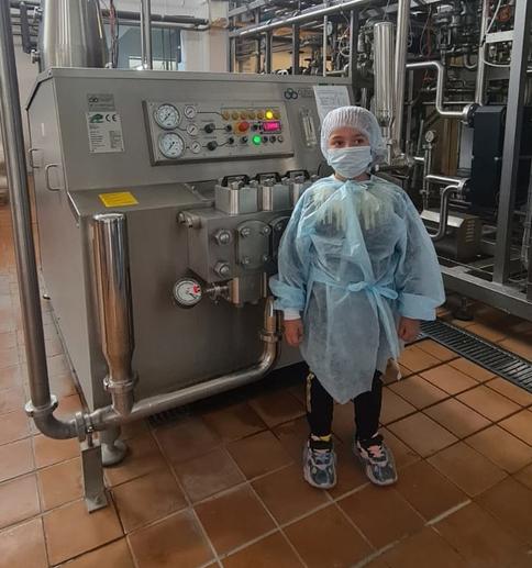 Юная серовчанка побывала в роли технолога молочной продукции и подготовила проект о молоке