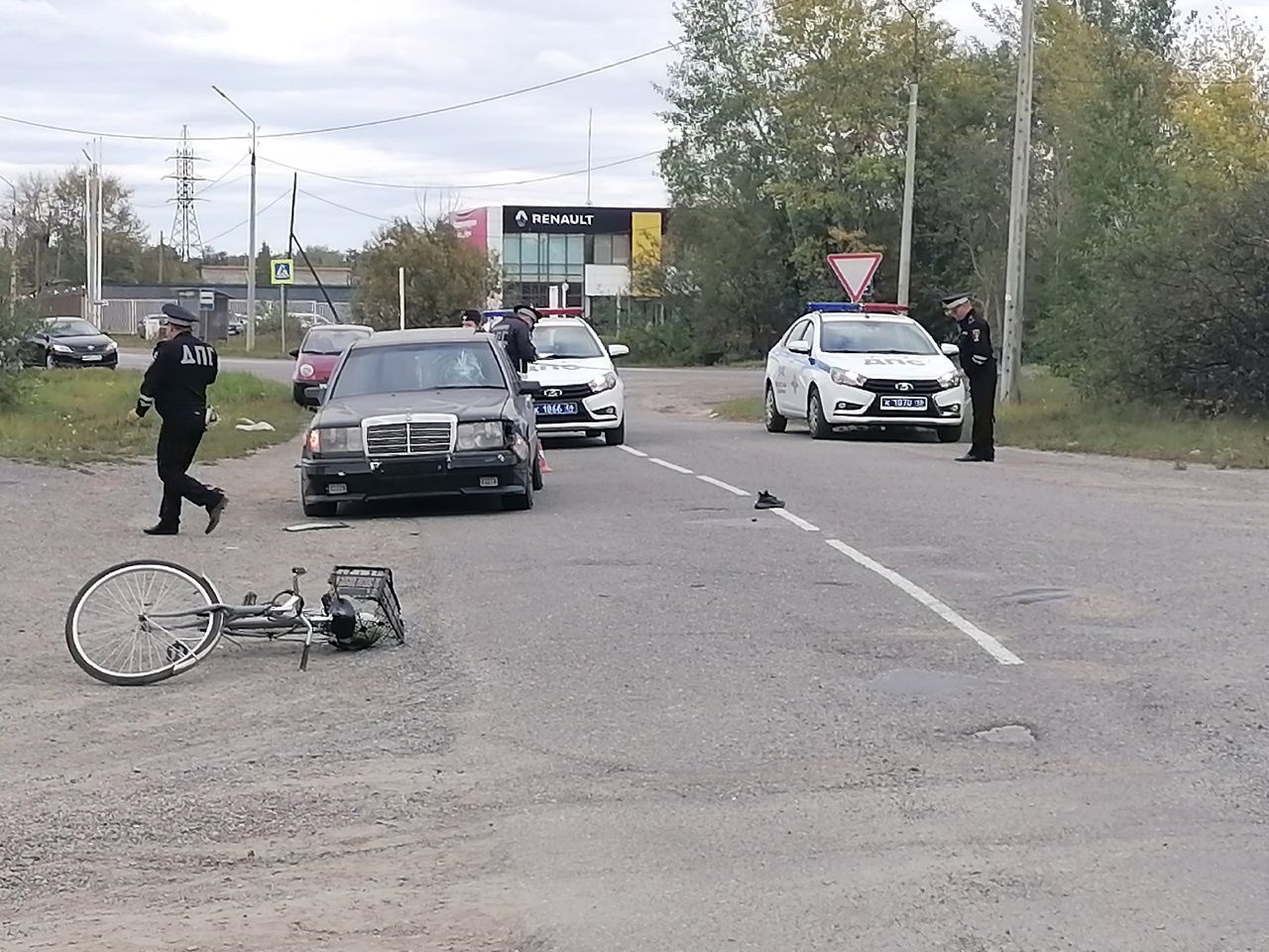 В Серове «Мерседес» сбил велосипедистку | Происшествия | СеровГлобус.ру