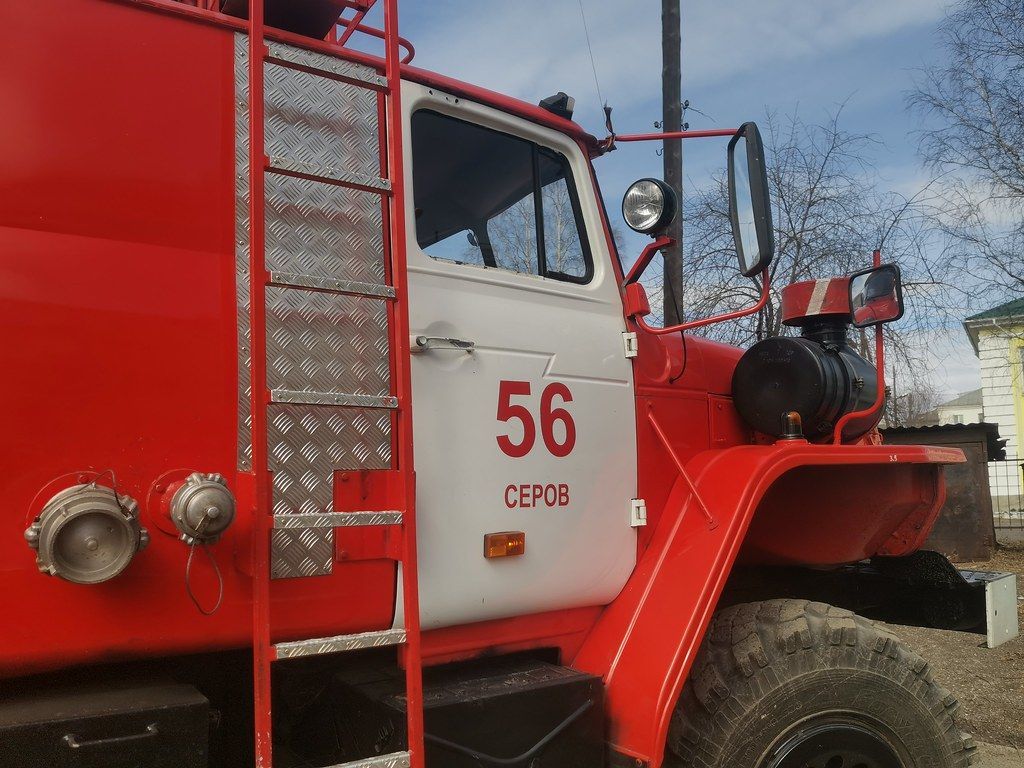 4 мая огнеборцы потушили 7 пожаров в Серове. В селе Филькино от огня пострадал дом