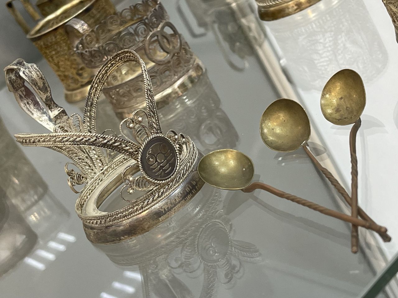 Серовчан приглашают посмотреть на подстаканники и "побывать" в Свердловске