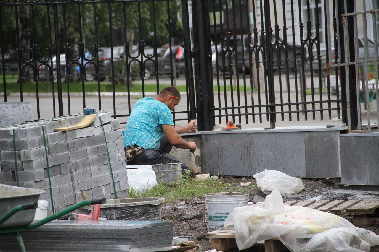 «Все должно получиться, у нас все по плану». В Серове продолжается реконструкция сквера ДКМ