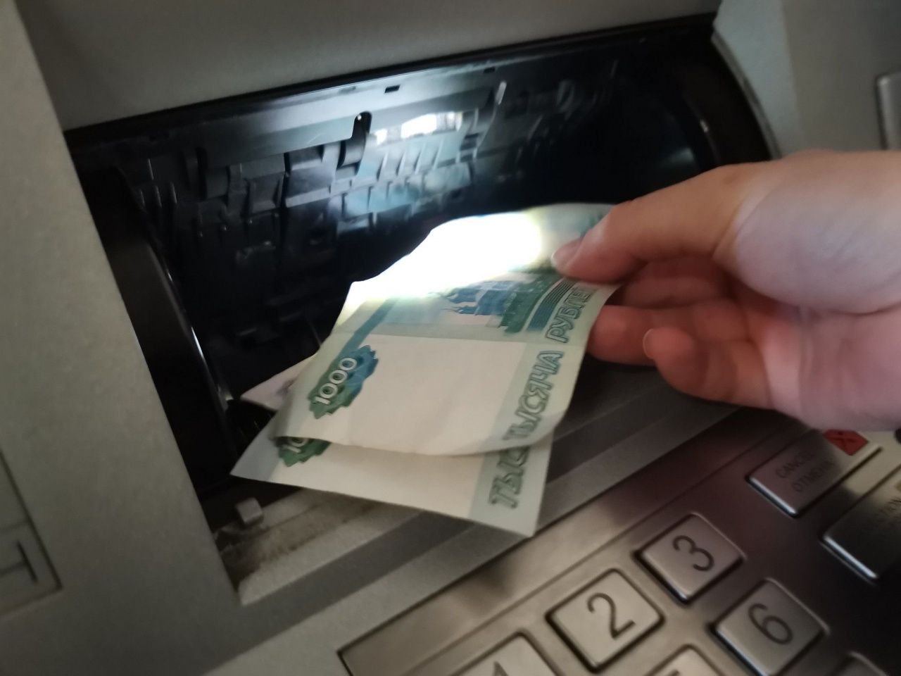 Бывшего педагога из Серова мошенники обманули, предложив скидку на курсы переподготовки