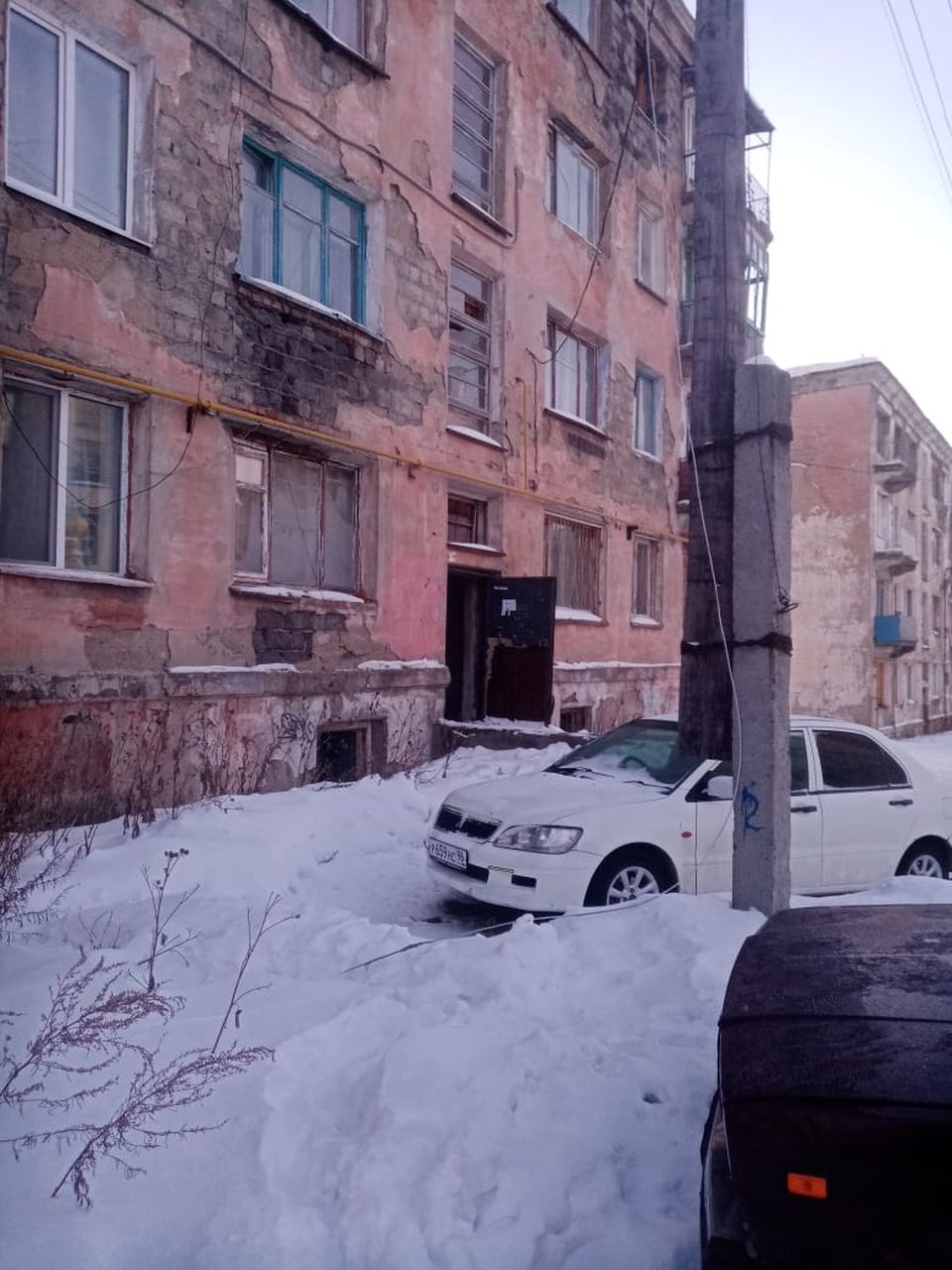 Жители дома по улице Белореченской провели ночь без тепла и света: "дома была зима"...