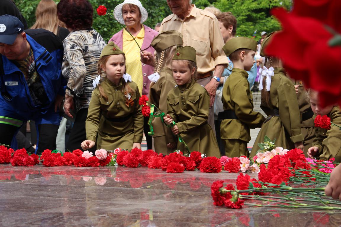 “Пусть мир на нашей земле будет нерушимым”. В 85-ю годовщину начала ВОВ в Серове прошел митинг