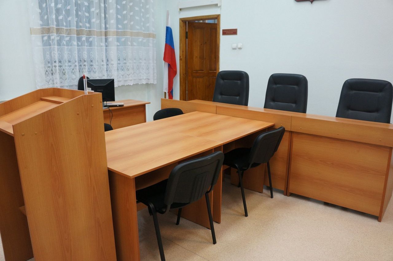 Карпинский городской суд свердловской области. Скамья подсудимых. Офисная мебель в Карпинске.