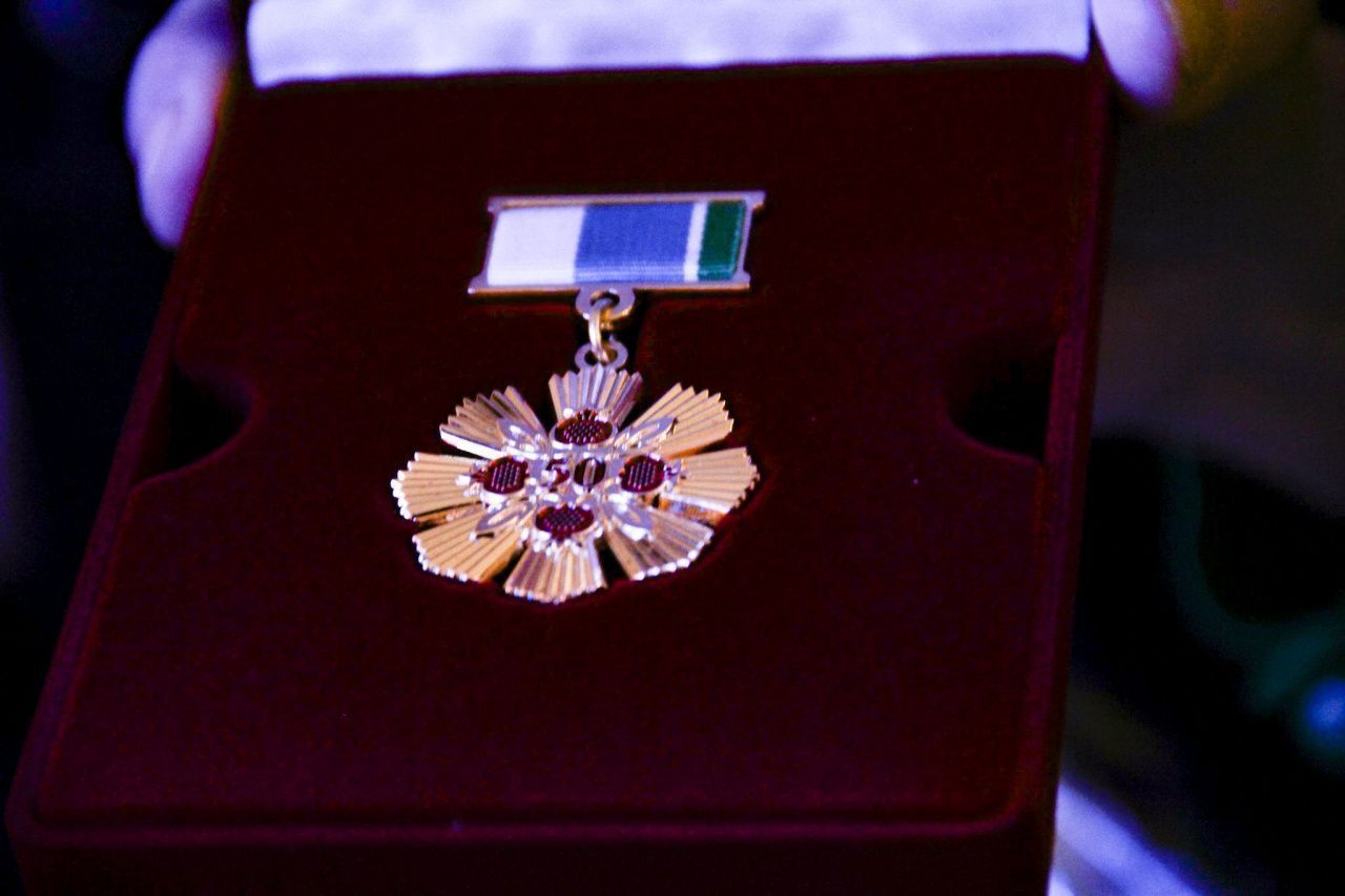 Жители Серова, Серовского и Гаринского районов удостоены наград за крепкие браки и многодетность