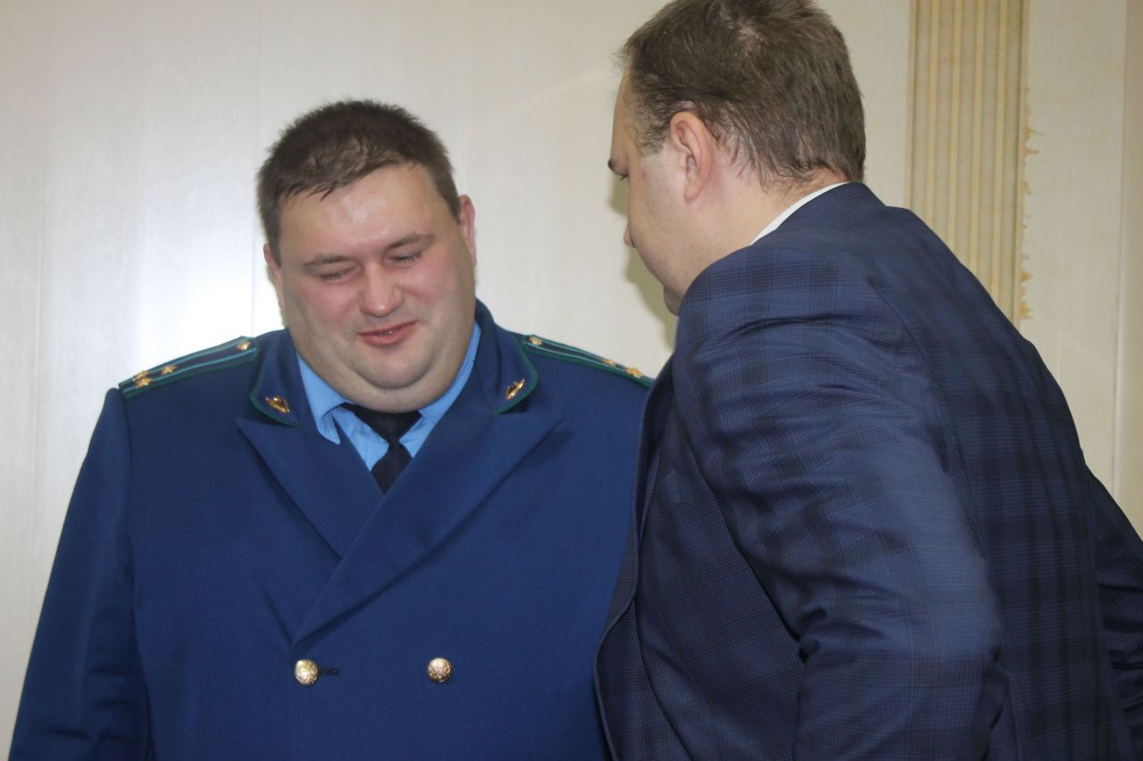 "Пикалов хочет выгнать меня из поселка". Экс-председатель Думы пожаловался в прокуратуру на депутата из Сосьвы