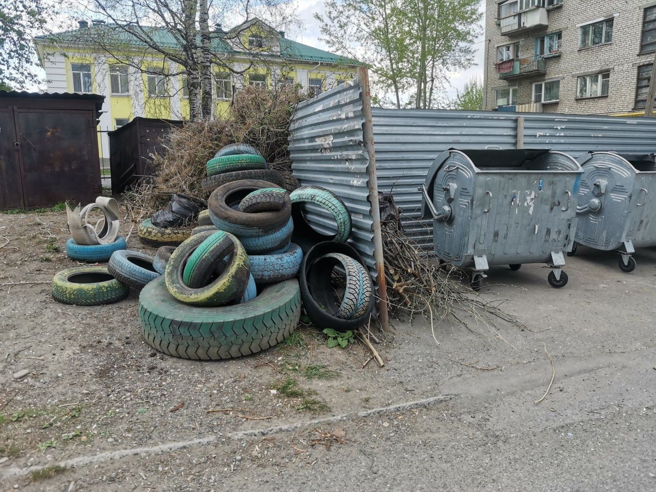 С контейнерных площадок Серова на утилизацию вывезли 60 тонн автомобильных шин. За счет бюджета