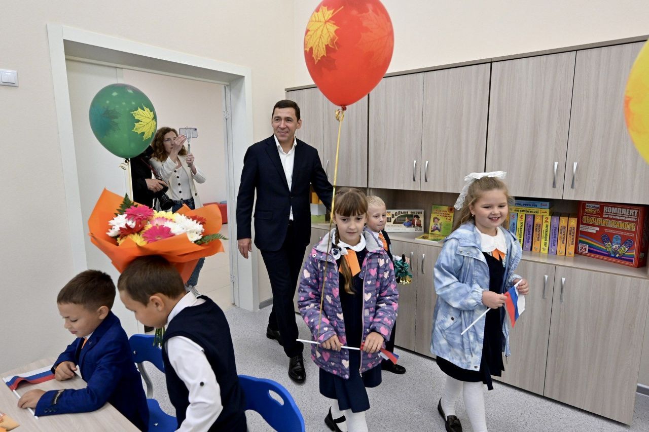 Губернатор провел открытый урок для школьников Березовского и встретился со студентами в УрФУ