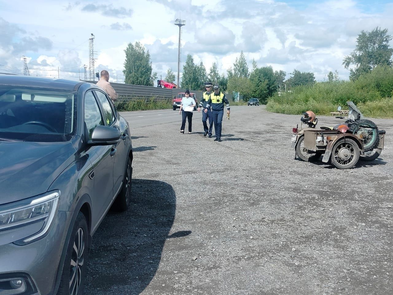 Очередное ДТП произошло в Серове. Иномарка и мотоцикл одновременно пошли на обгон и столкнулись