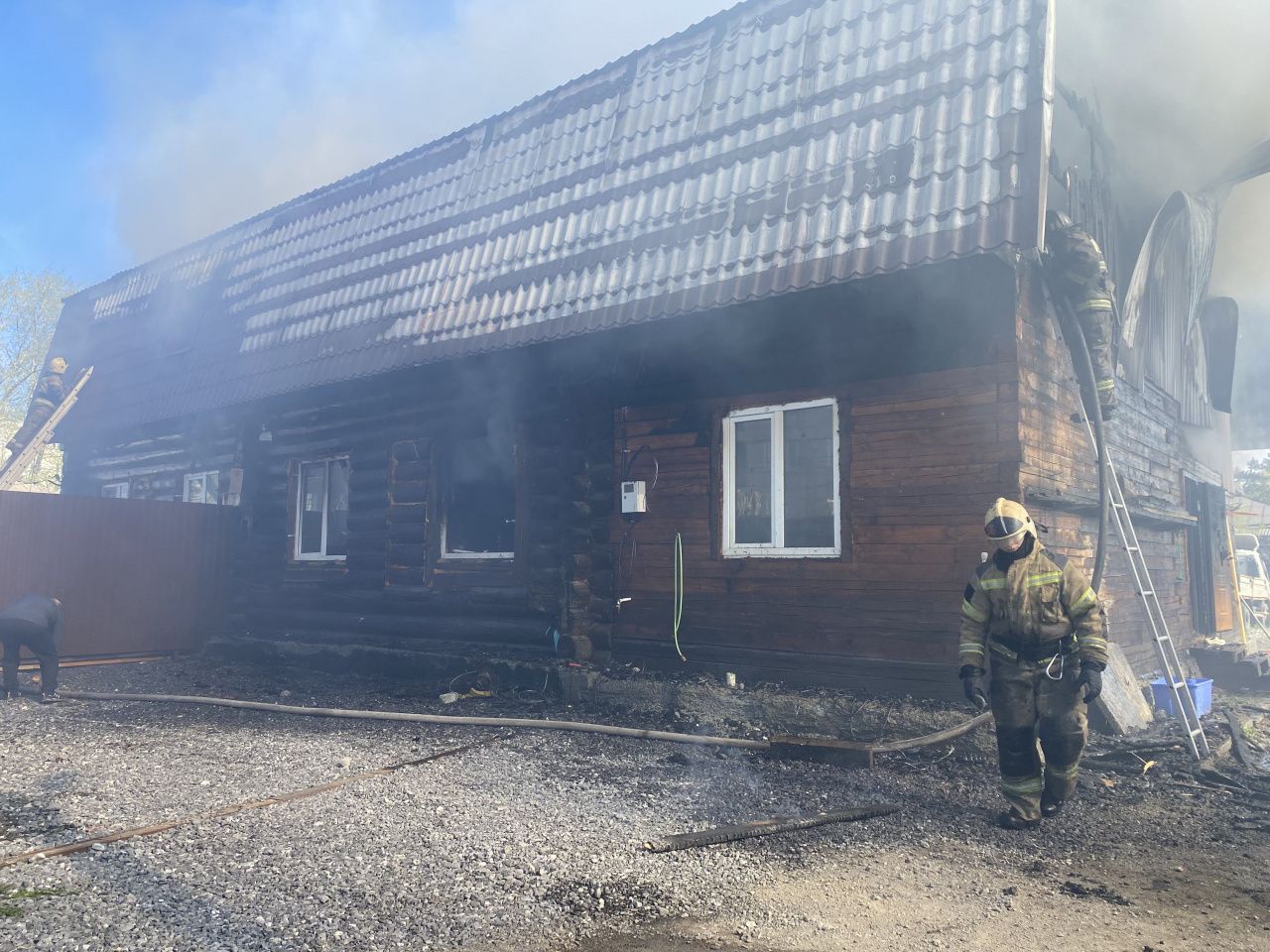 До слез тронуло - сколько нам людей помогло”. Погорельцы благодарят  серовчан за помощь | Народные новости | СеровГлобус.ру