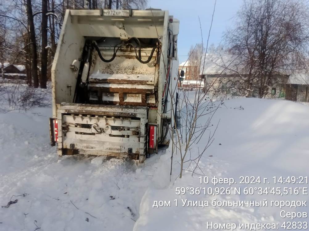 Из-за неубранного снега в Серовском горокруге возникли трудности с вывозом мусора