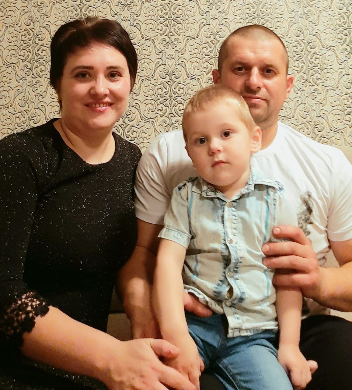 "Ребенок сможет двигаться и жить". Семье из Гарей нужно 5 миллионов рублей, чтобы вылечить сына