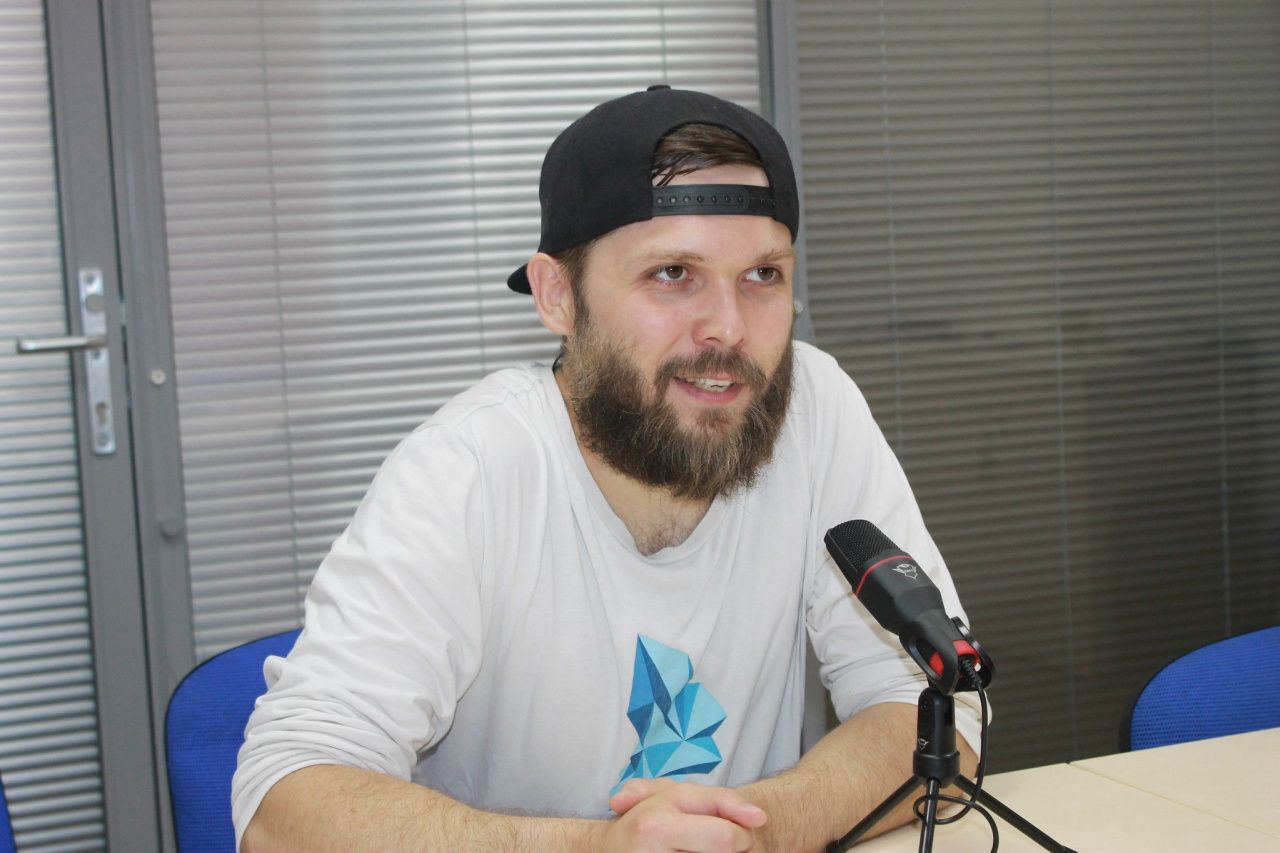 Танцор Кирилл Ларионов проведет для серовчан урок рисования