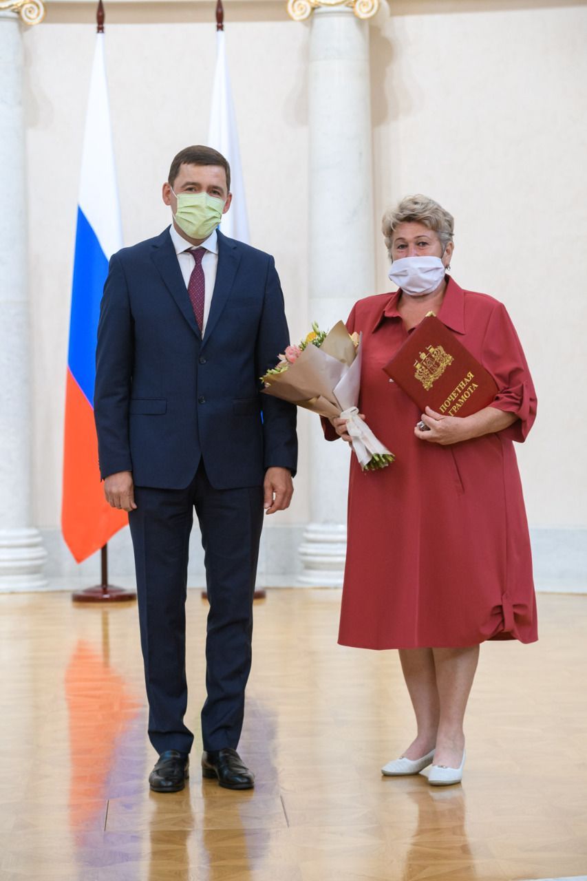 Медсестра онкологического отделения Серовской городской больницы награждена Почетной грамотой губернатора
