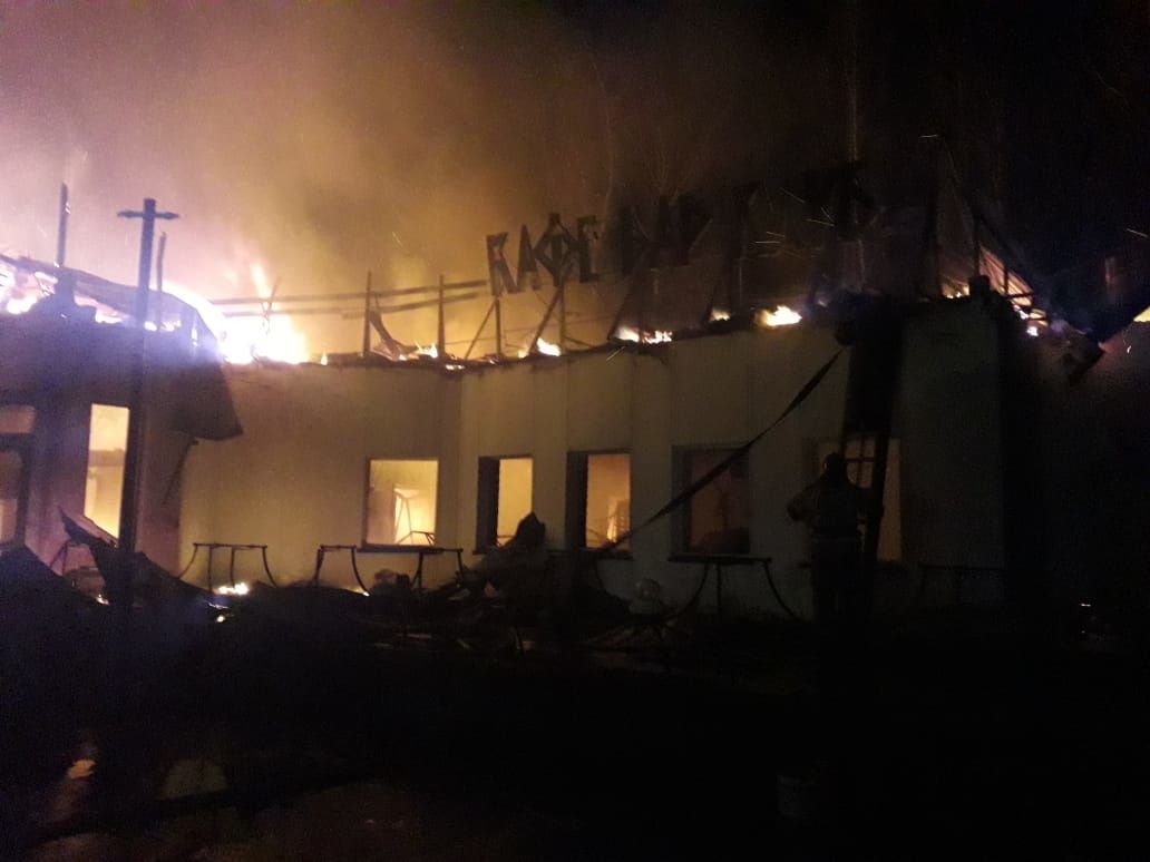 На трассе Екатеринбург-Серов сгорело кафе «Акрополь»