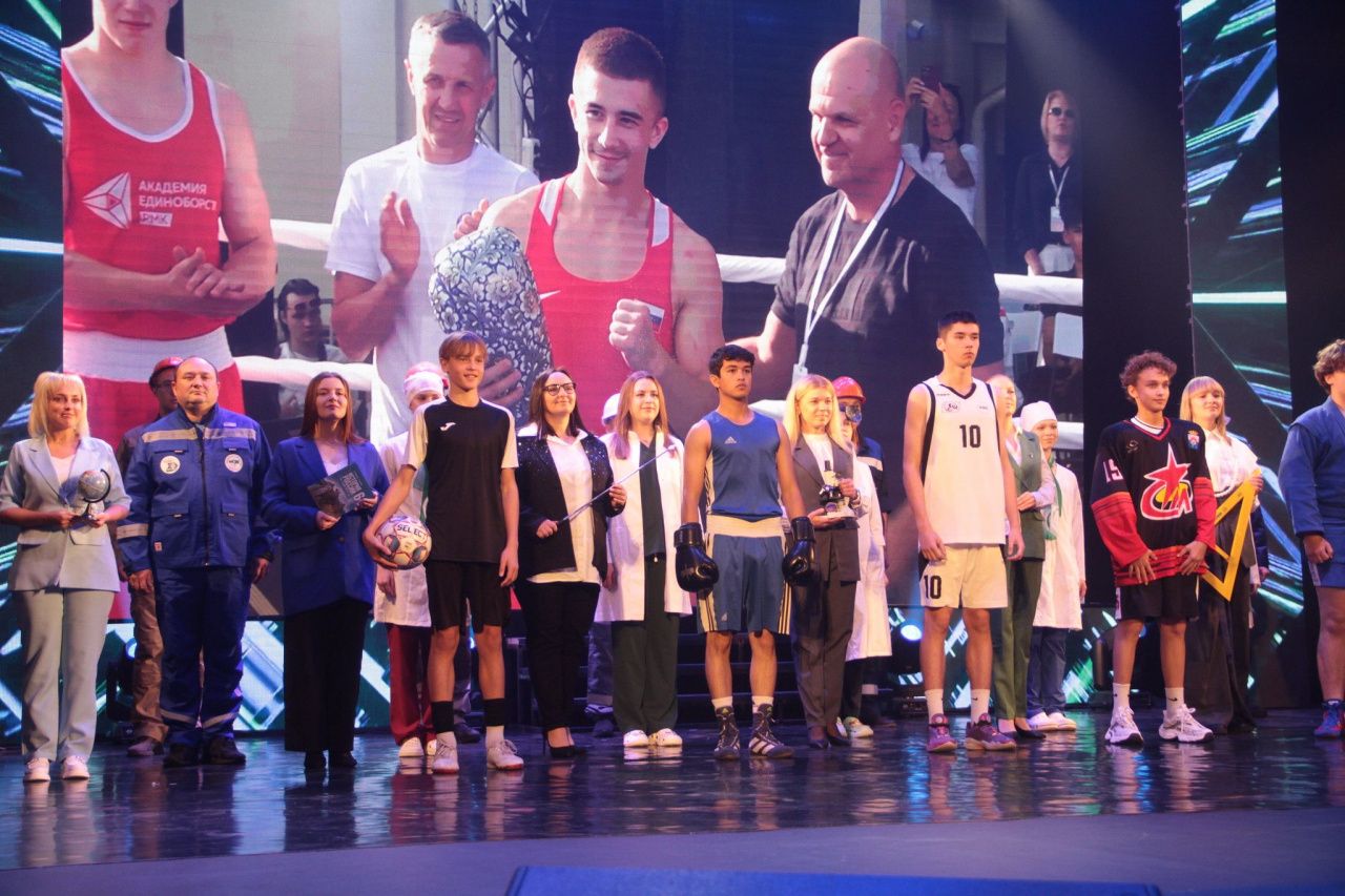 Чтобы шел вперед, хорошел и молодел! Ко Дню города заслуженным серовчанам вручили ворох наград