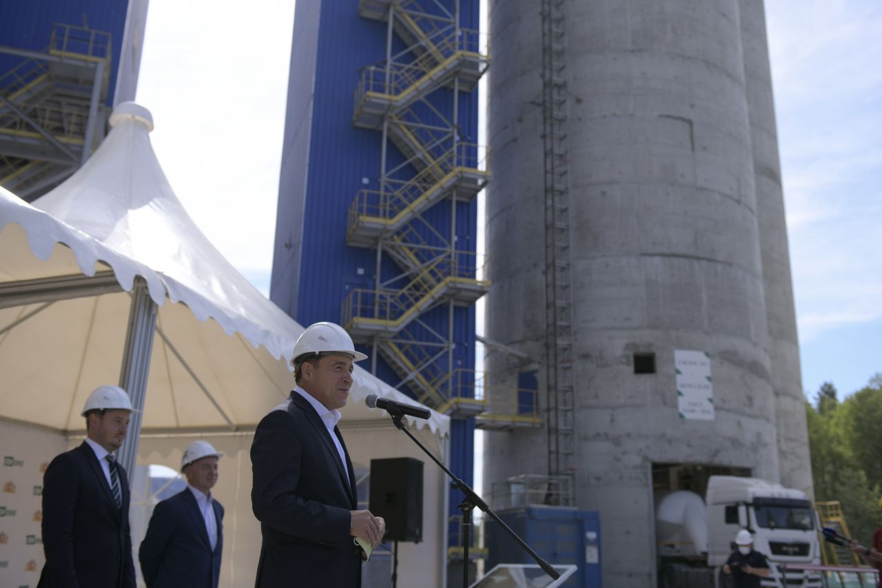Евгений Куйвашев: новый цементный завод позволит увеличить объемы вводимого жилья в области  