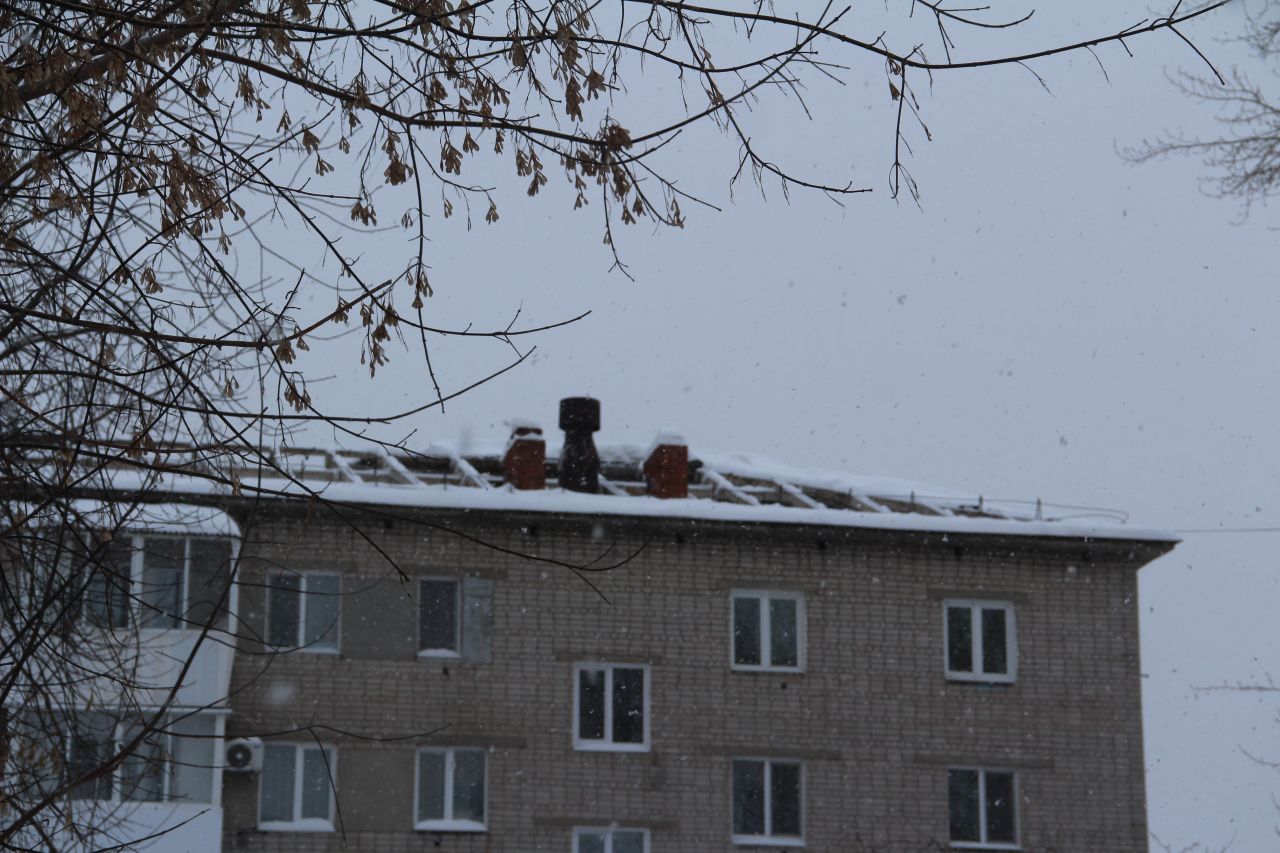 Серовчане приняли ремонт кровли за ее обрушение