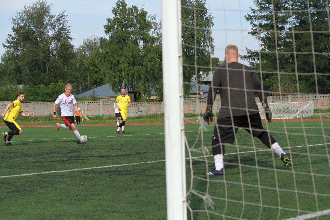 10:0! Серовские футболисты, разгромив команду из Карпинска, досрочно выиграли первенство Северного округа