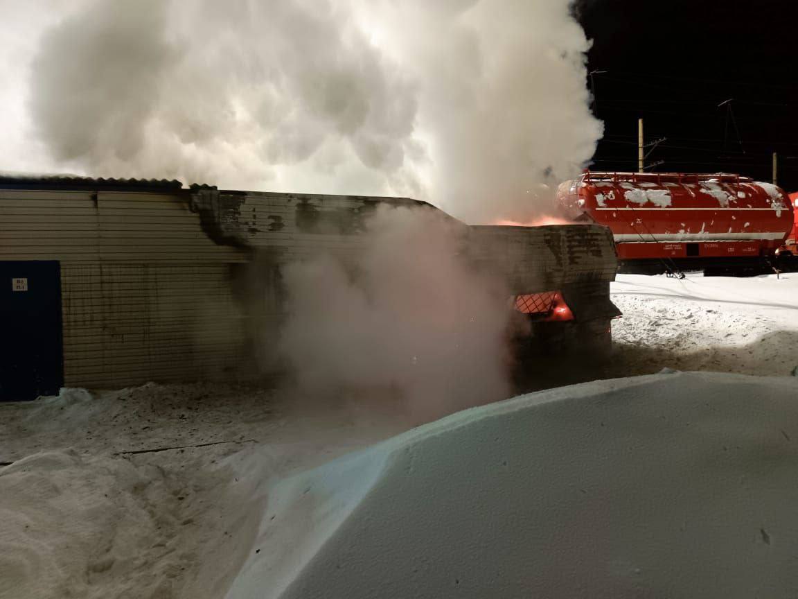 В Серове на тушение кладовой выезжал пожарный поезд